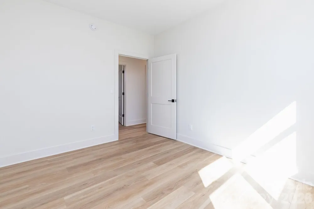 137 E Arbutus Trail Hendersonville, NC 28792