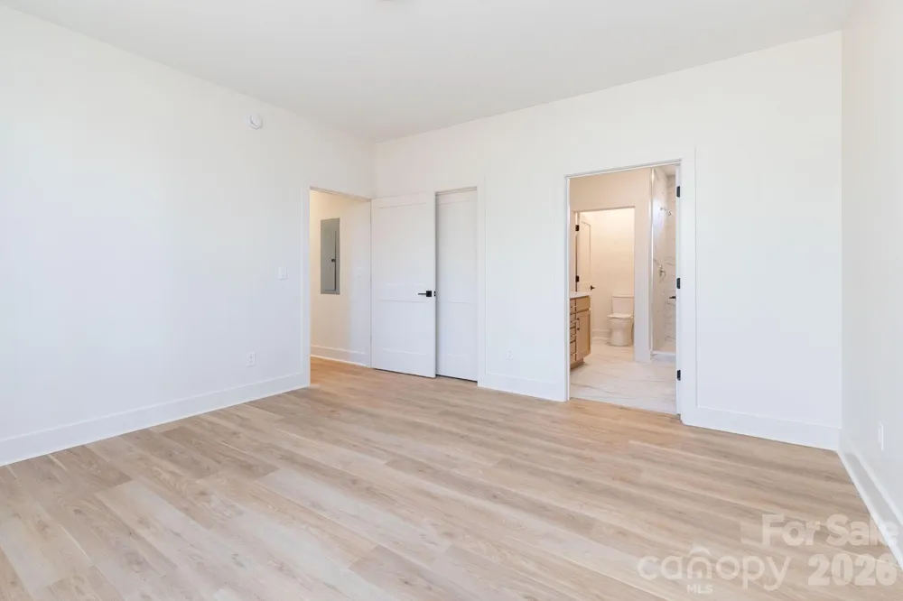 137 E Arbutus Trail Hendersonville, NC 28792