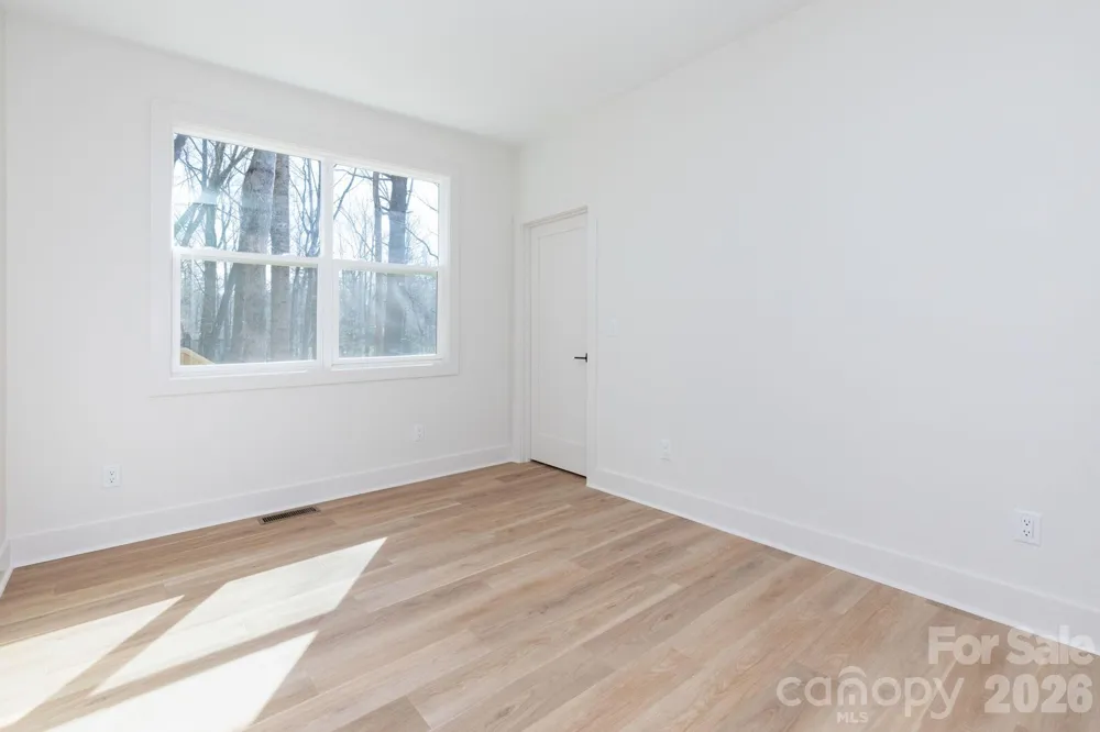 137 E Arbutus Trail Hendersonville, NC 28792