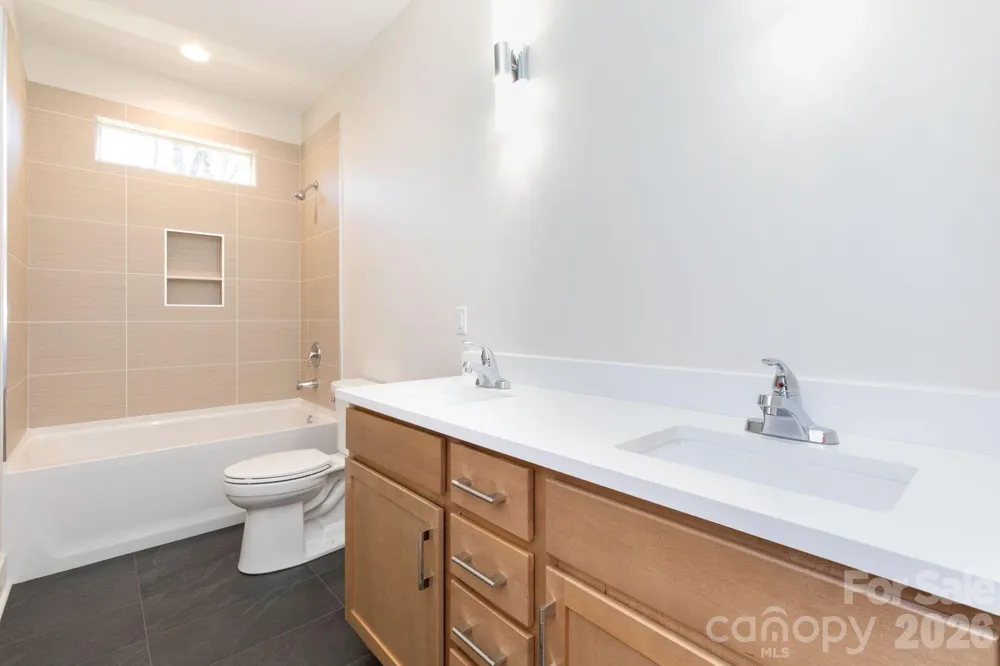 137 E Arbutus Trail Hendersonville, NC 28792