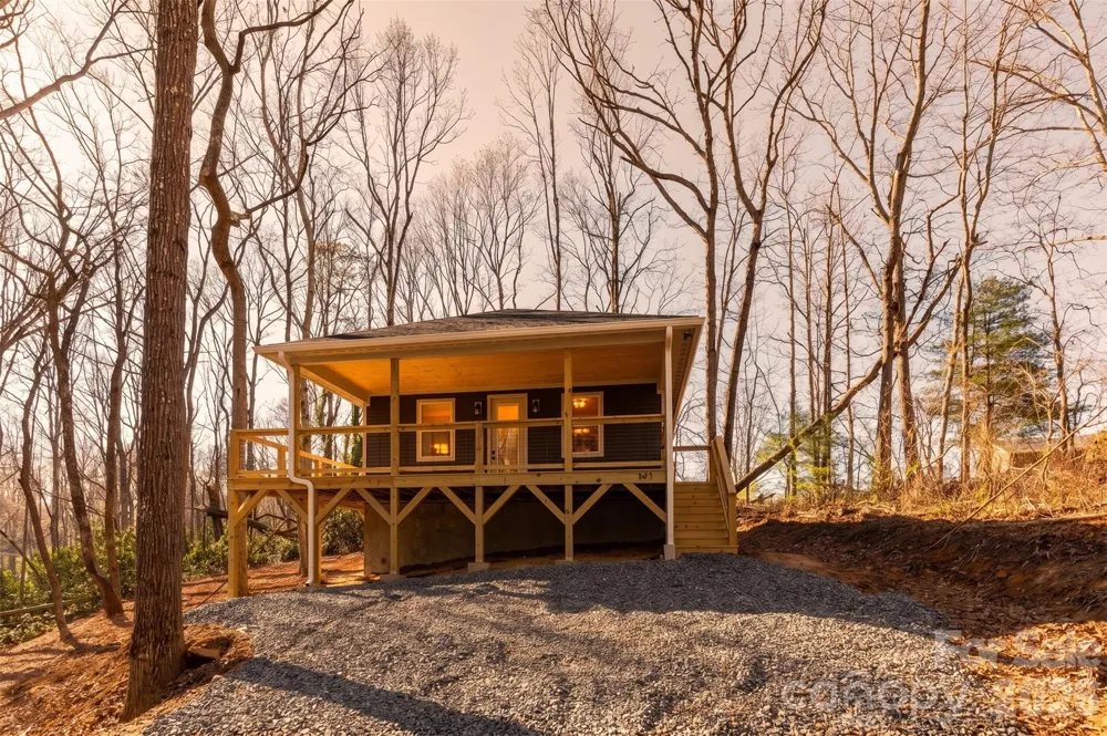 137 E Arbutus Trail Hendersonville, NC 28792