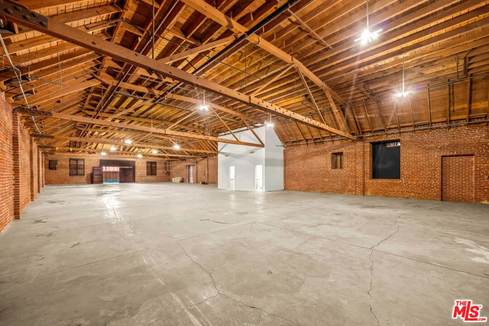 3841 Broadway Place Los Angeles, CA 90037