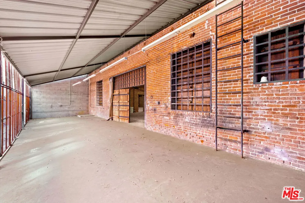 3841 Broadway Place Los Angeles, CA 90037