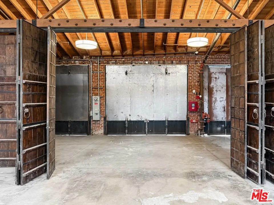 3841 Broadway Place Los Angeles, CA 90037