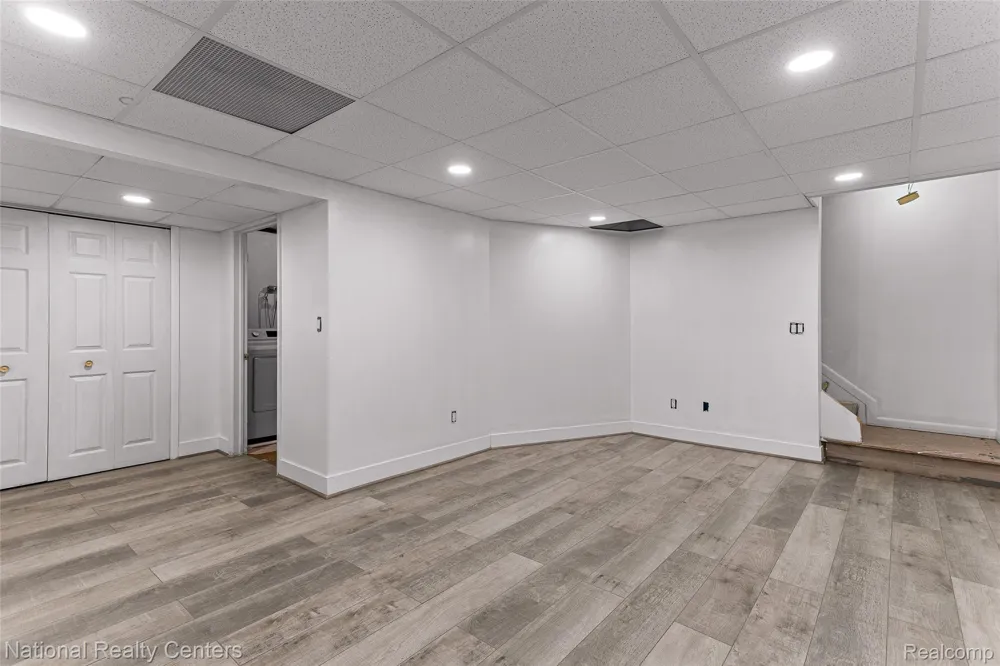 38860 Country Circle Farmington Hills City, MI 48331