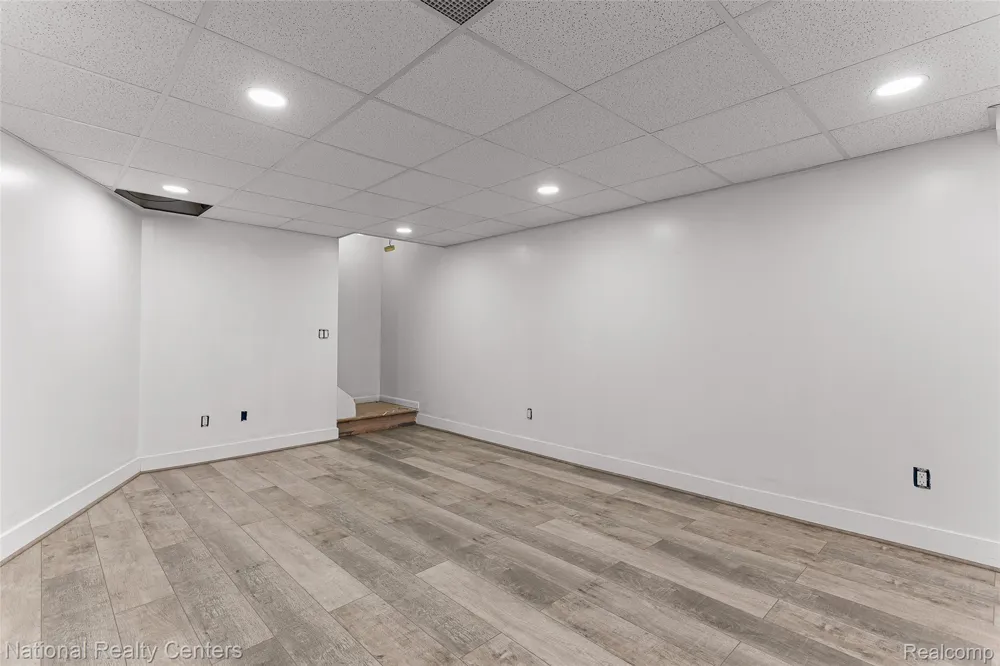 38860 Country Circle Farmington Hills City, MI 48331