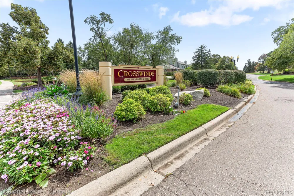 38860 Country Circle Farmington Hills City, MI 48331