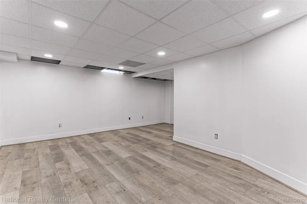 38860 Country Circle Farmington Hills City, MI 48331