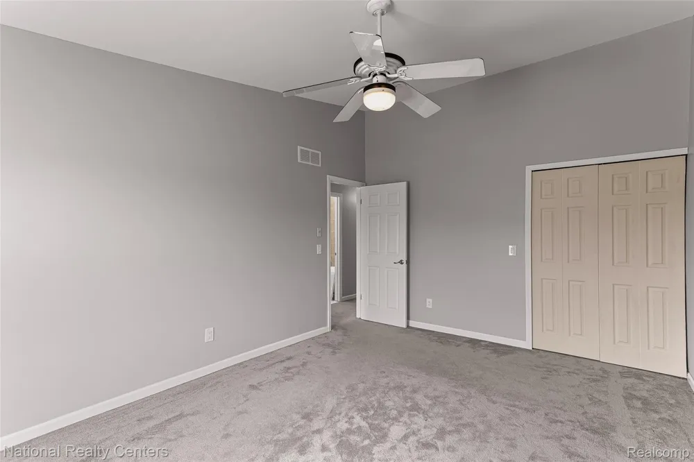 38860 Country Circle Farmington Hills City, MI 48331