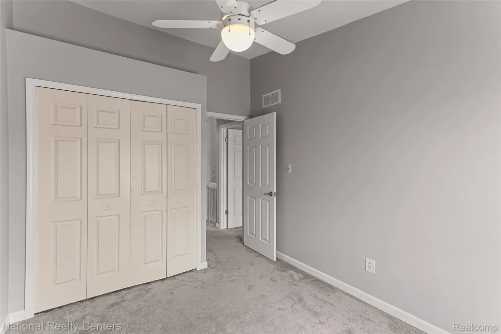 38860 Country Circle Farmington Hills City, MI 48331