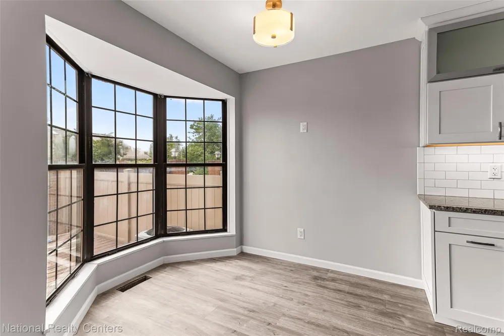 38860 Country Circle Farmington Hills City, MI 48331