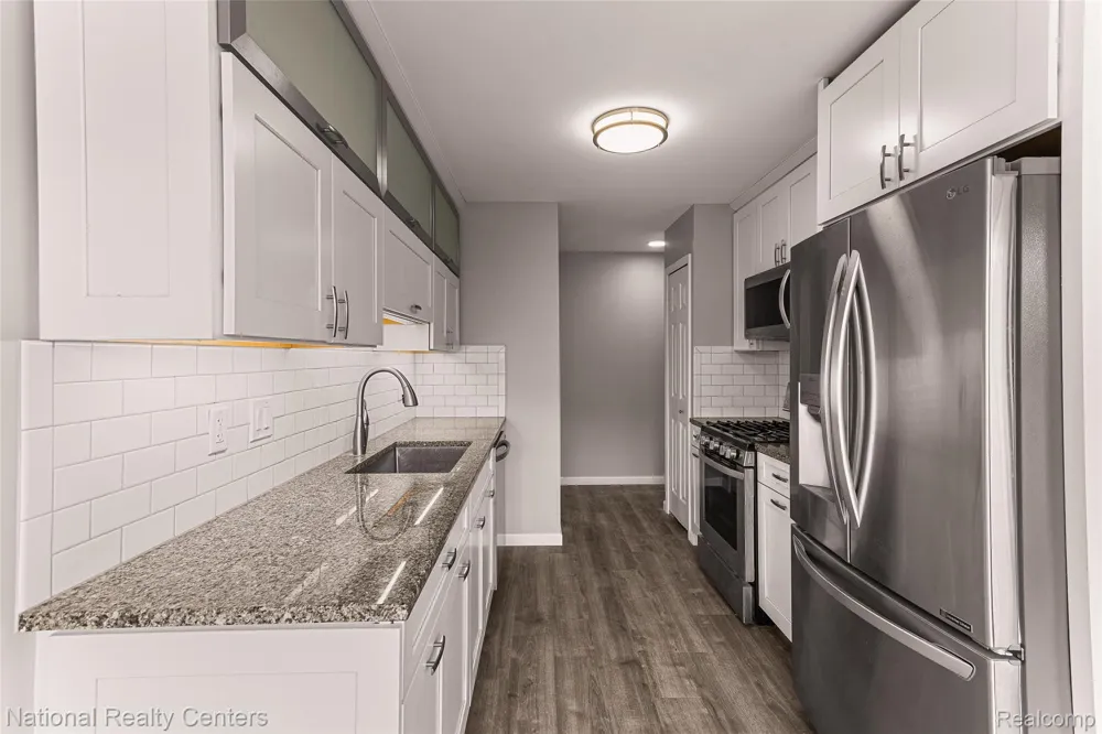 38860 Country Circle Farmington Hills City, MI 48331