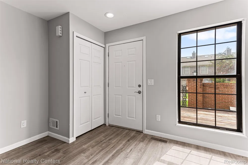 38860 Country Circle Farmington Hills City, MI 48331