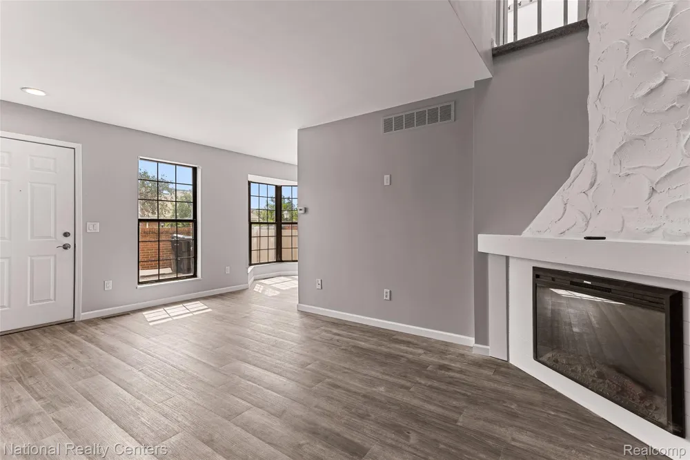 38860 Country Circle Farmington Hills City, MI 48331
