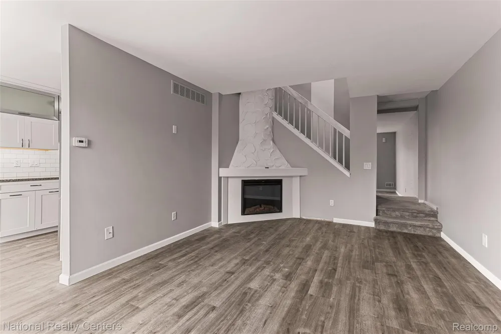 38860 Country Circle Farmington Hills City, MI 48331