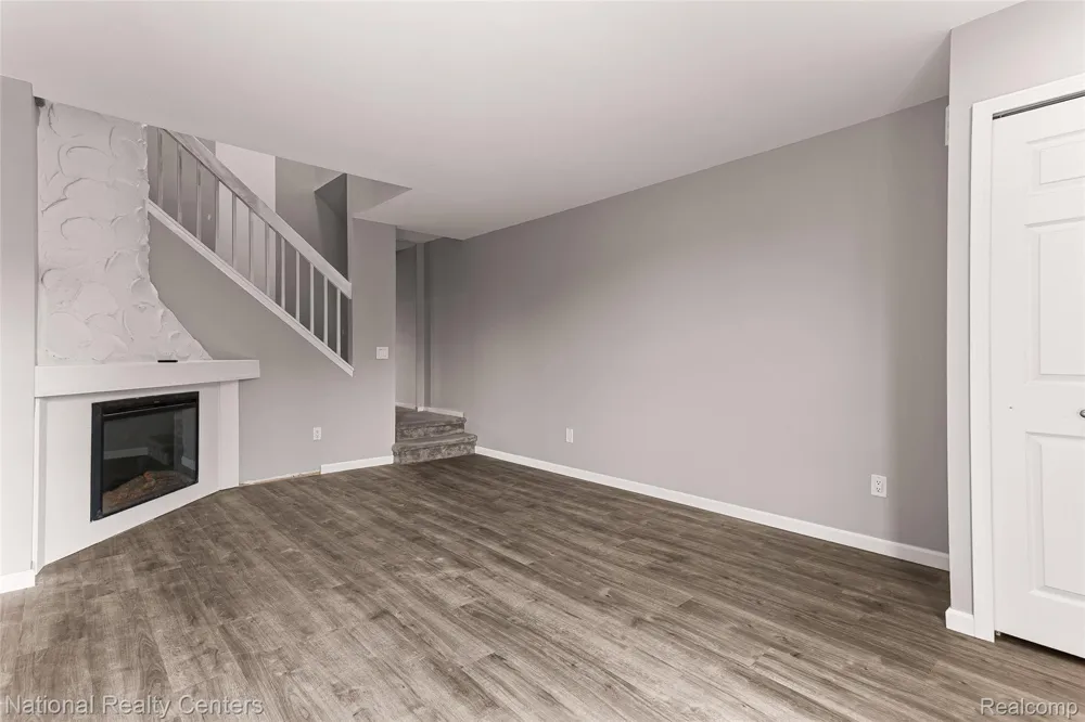 38860 Country Circle Farmington Hills City, MI 48331