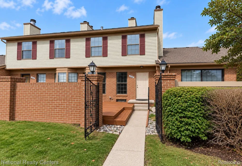 38860 Country Circle Farmington Hills City, MI 48331