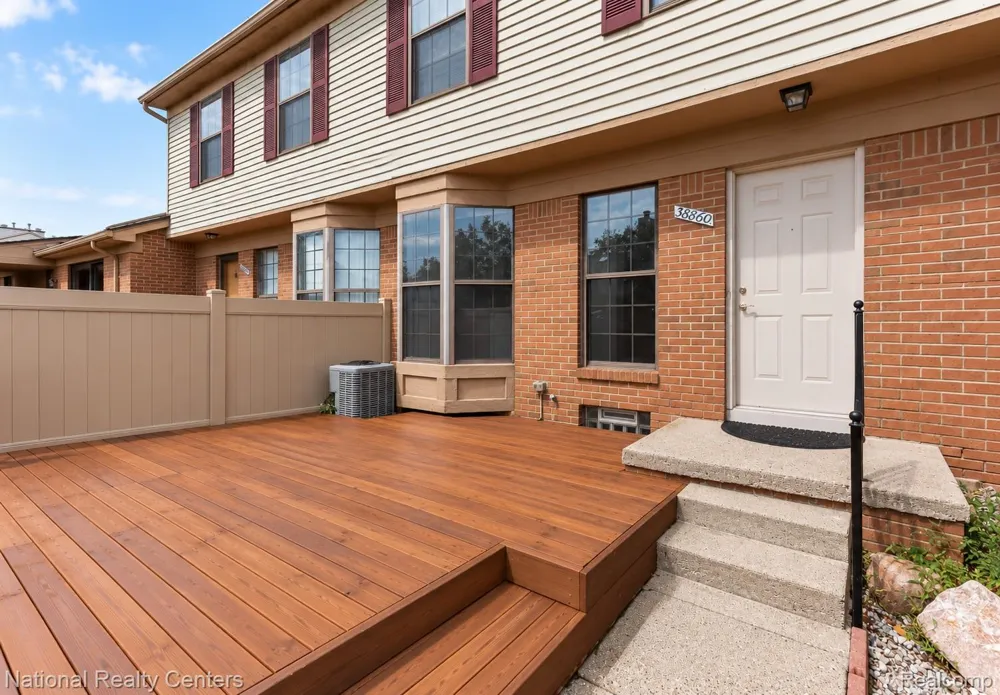 38860 Country Circle Farmington Hills City, MI 48331