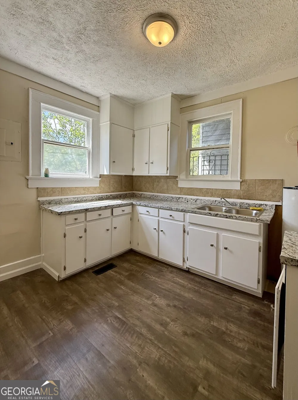 627 W 39th ST Savannah, GA 31415