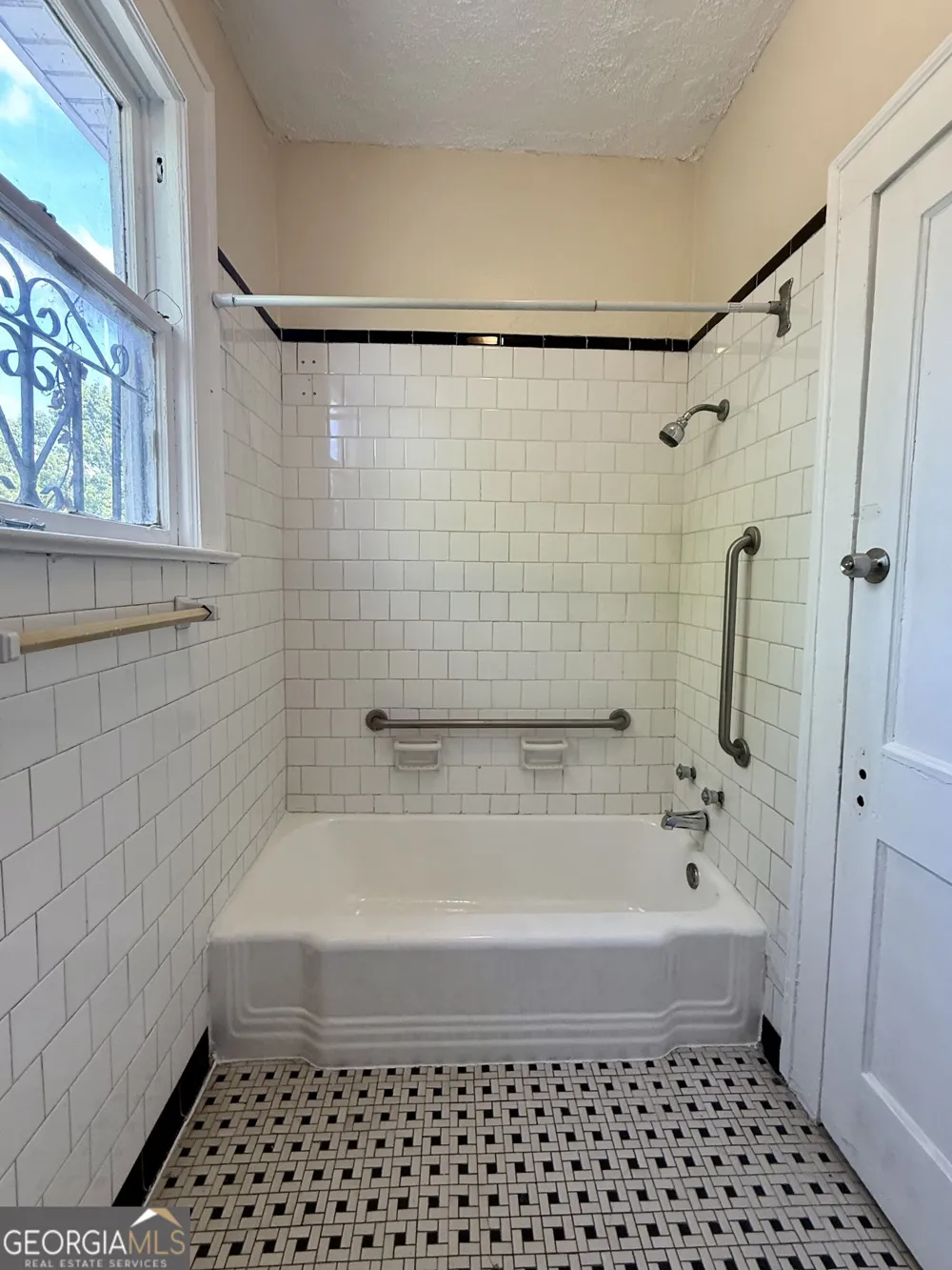 627 W 39th ST Savannah, GA 31415