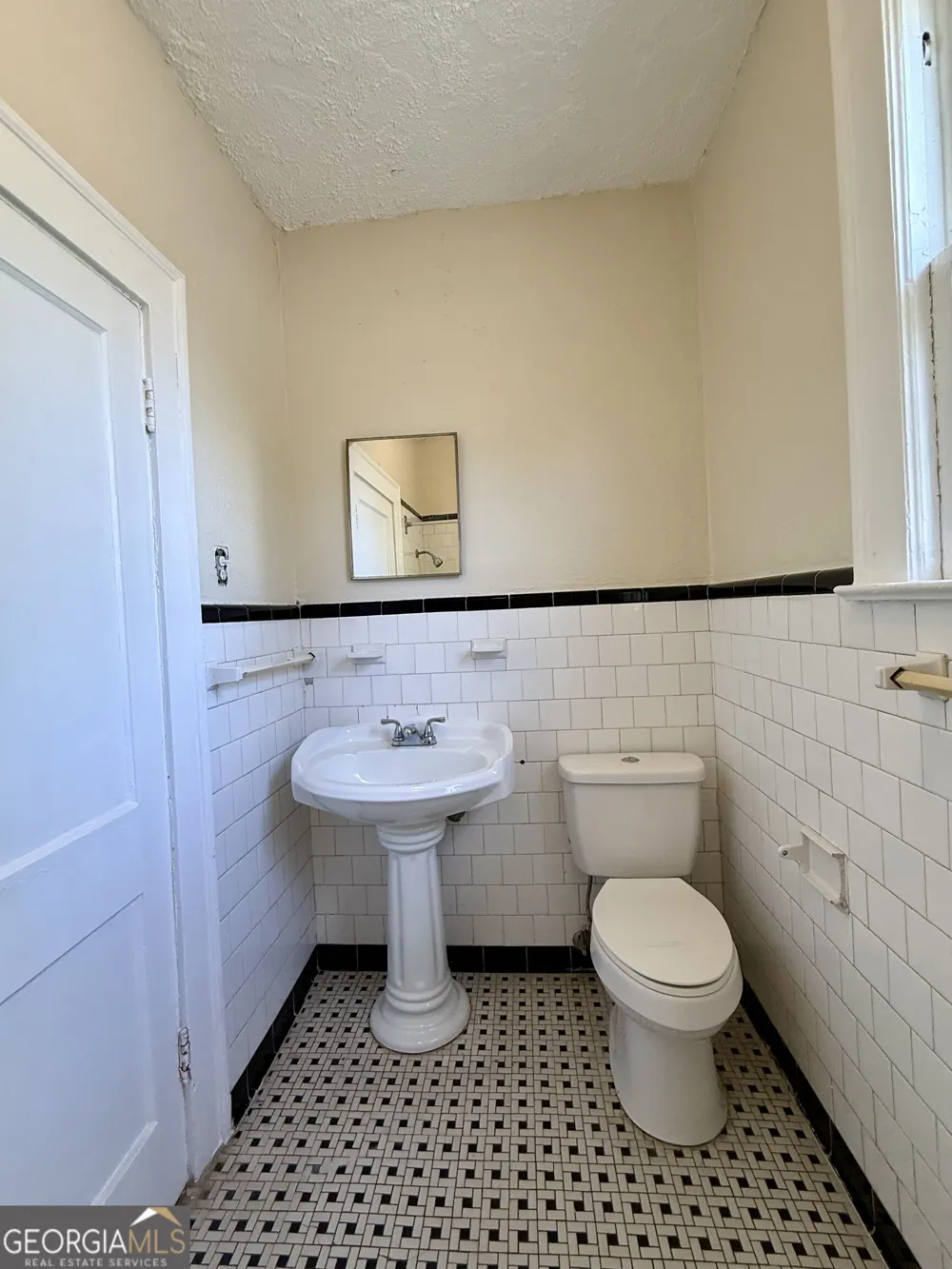 627 W 39th ST Savannah, GA 31415