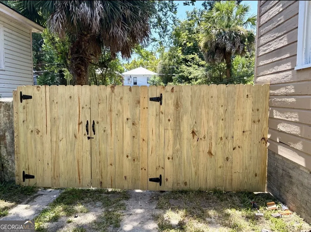 627 W 39th ST Savannah, GA 31415