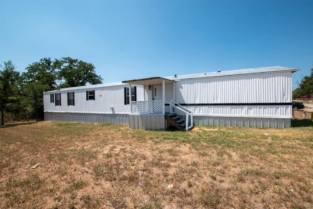 915 Austin Street Kingsland, TX 78639