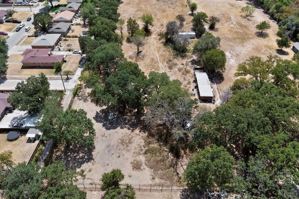 6706 Elam Dallas, TX 75217