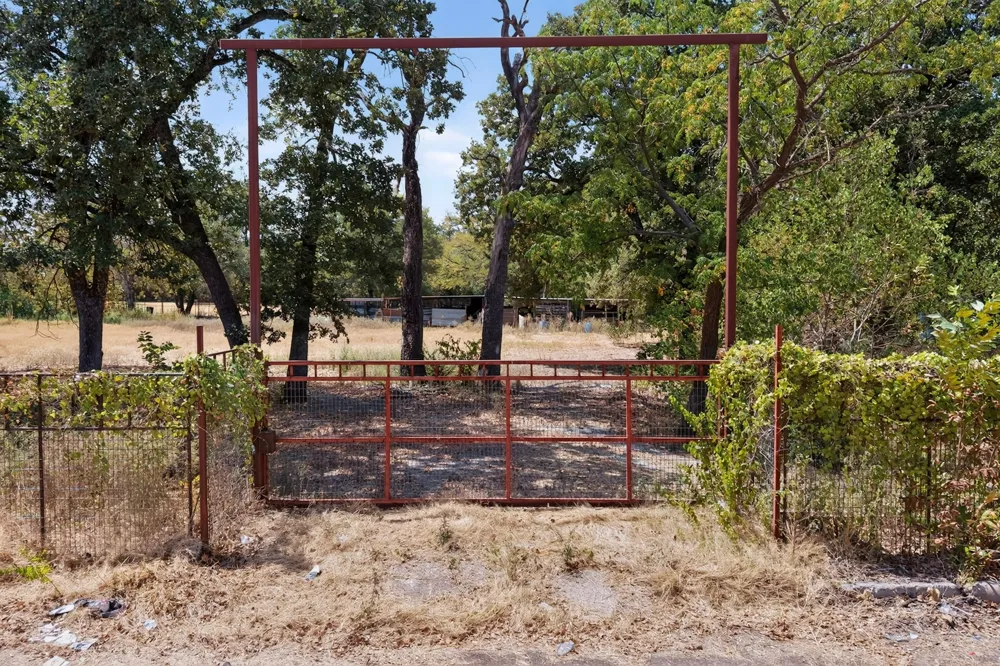 6706 Elam Dallas, TX 75217