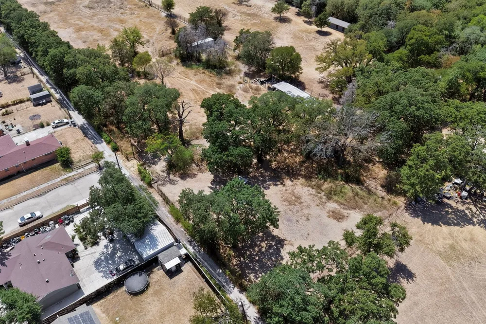 6706 Elam Dallas, TX 75217