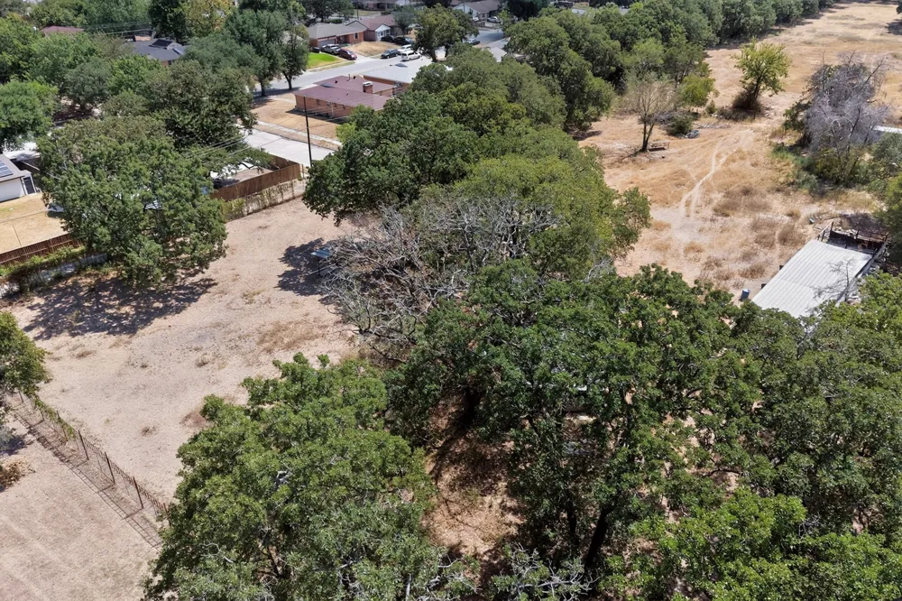 6706 Elam Dallas, TX 75217