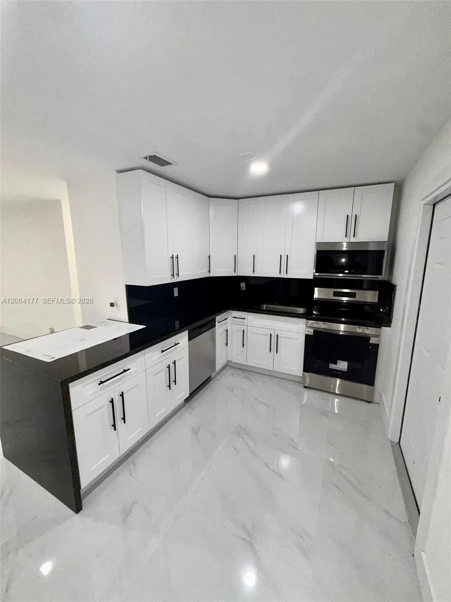 8201 SW 7th Ct North Lauderdale, FL 33068