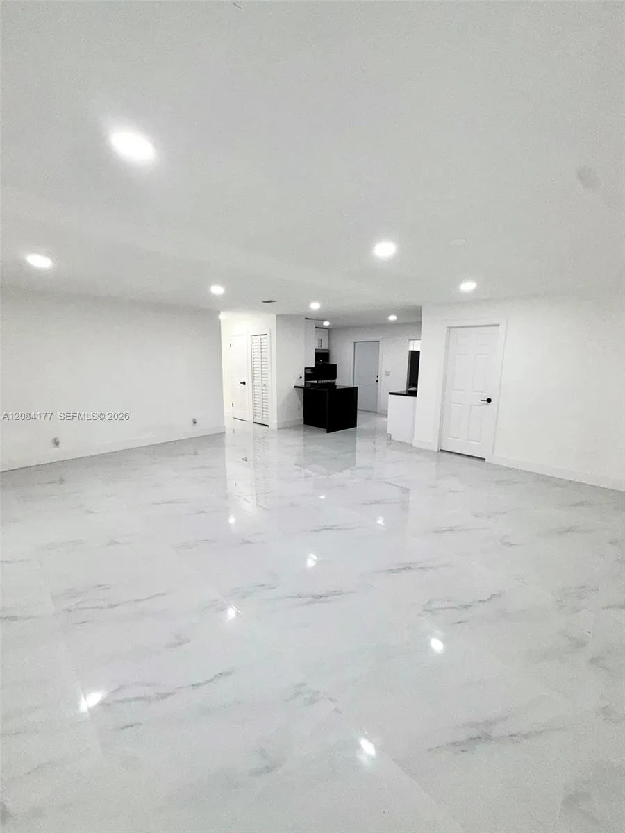 8201 SW 7th Ct North Lauderdale, FL 33068