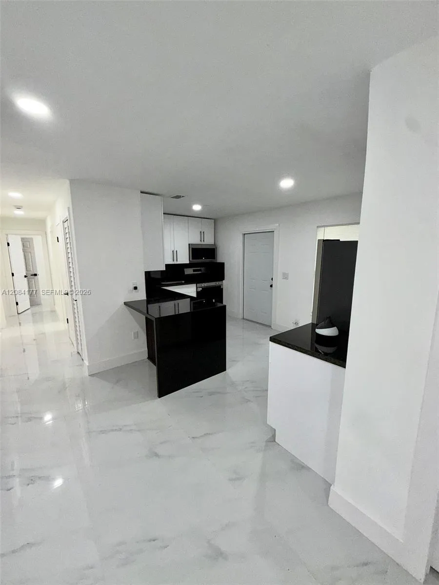 8201 SW 7th Ct North Lauderdale, FL 33068