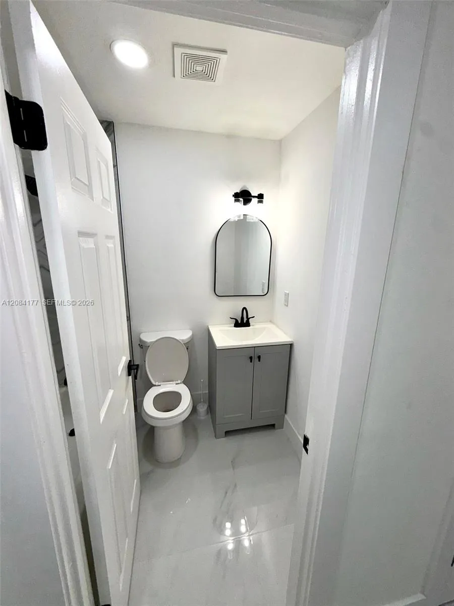 8201 SW 7th Ct North Lauderdale, FL 33068