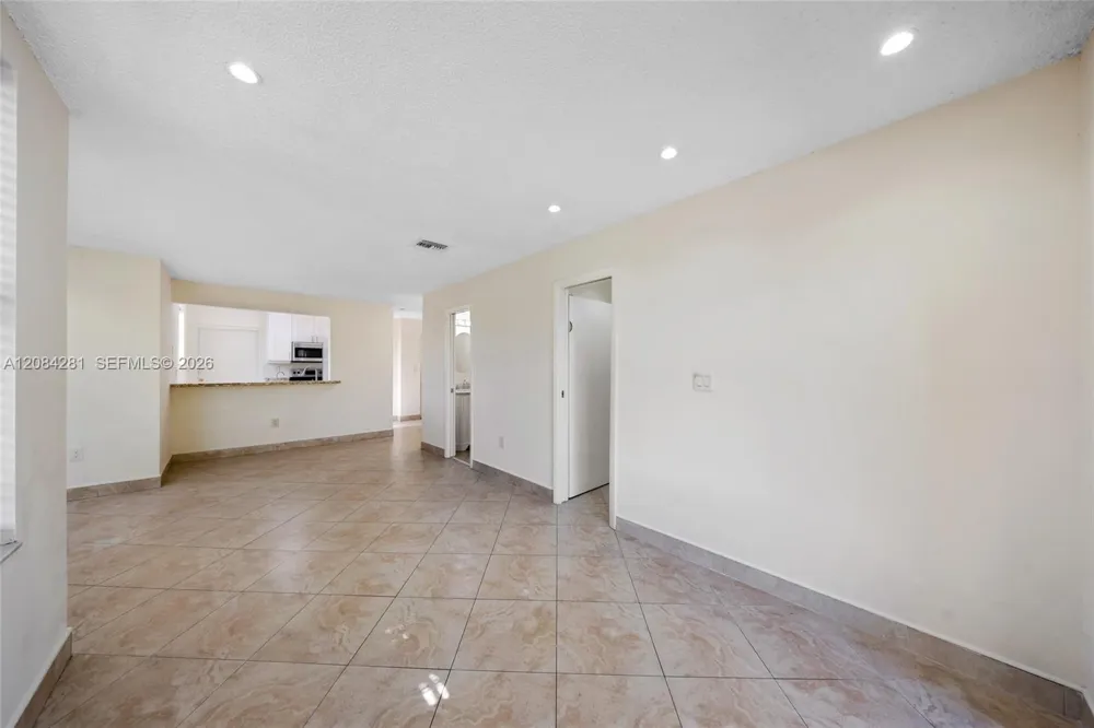 230 Canal St #202 Miami Springs, FL 33166