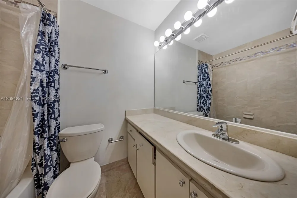 230 Canal St #202 Miami Springs, FL 33166