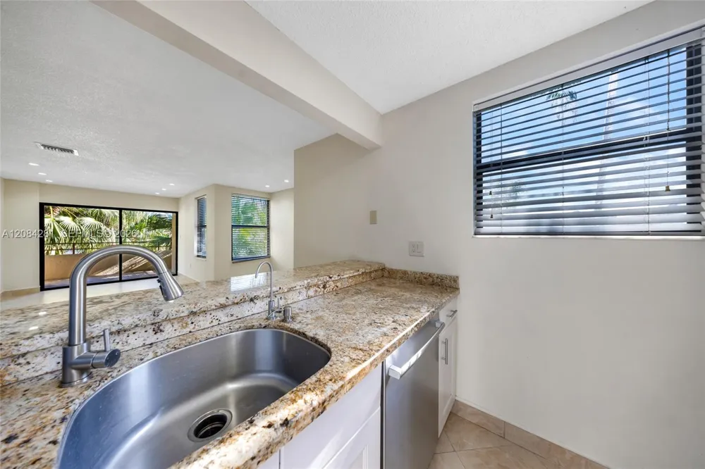 230 Canal St #202 Miami Springs, FL 33166