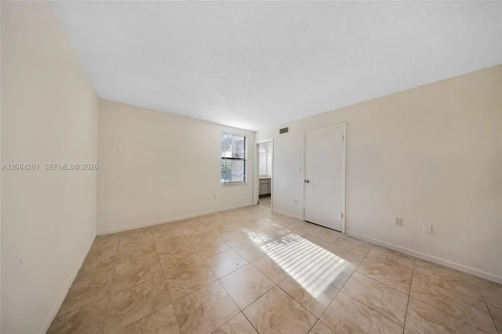 230 Canal St #202 Miami Springs, FL 33166