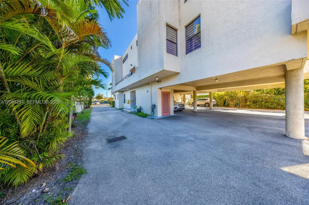 230 Canal St #202 Miami Springs, FL 33166