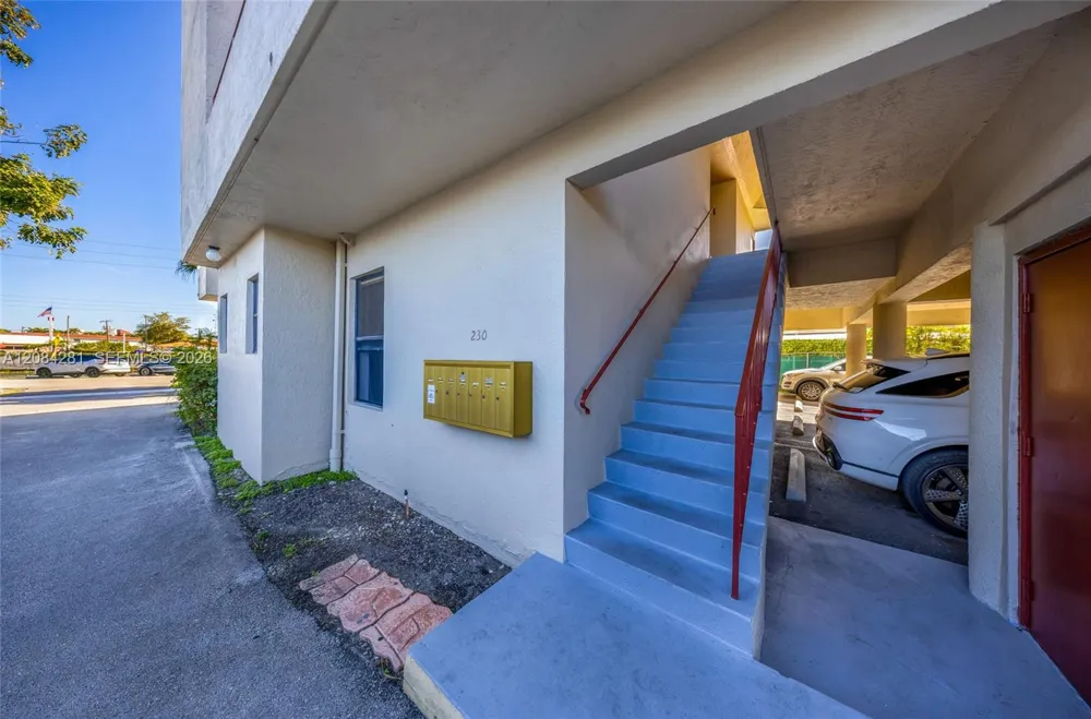 230 Canal St #202 Miami Springs, FL 33166