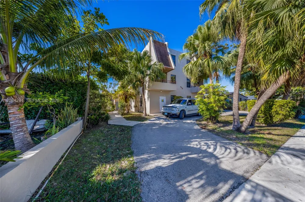 230 Canal St #202 Miami Springs, FL 33166