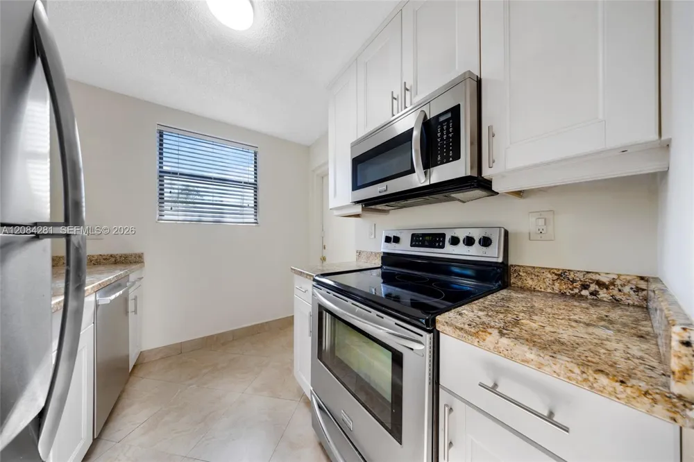 230 Canal St #202 Miami Springs, FL 33166