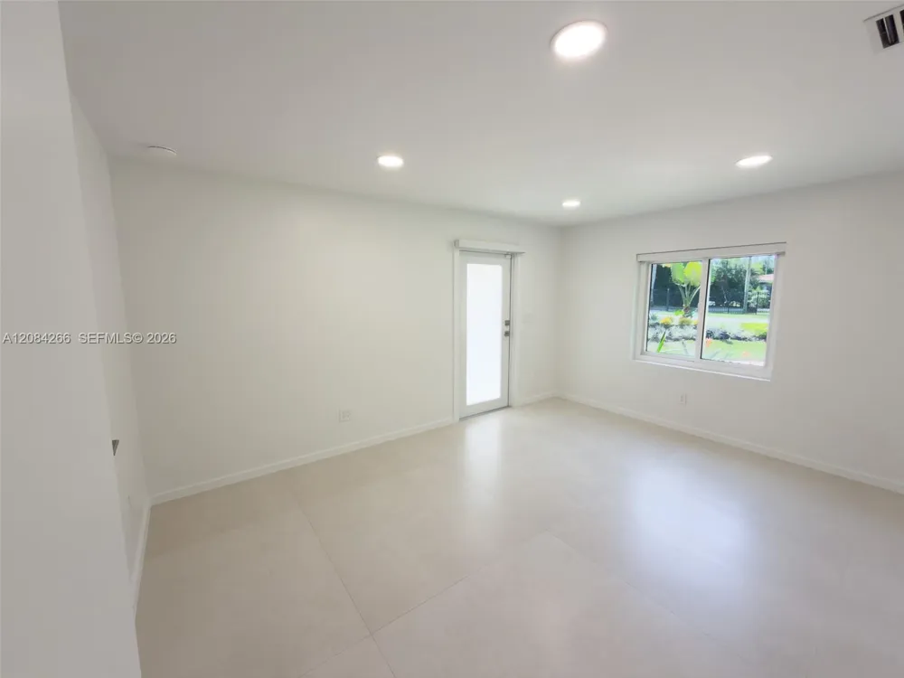 7895 SW 76th Ter Miami, FL 33143