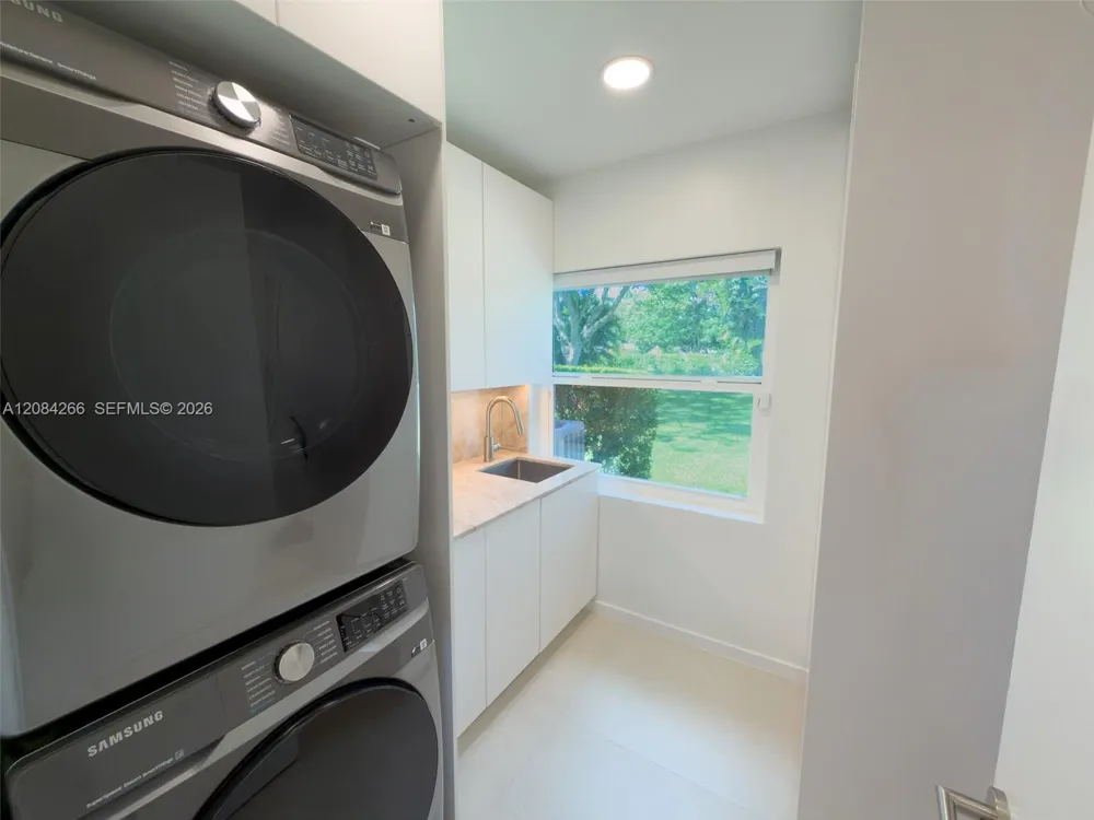 7895 SW 76th Ter Miami, FL 33143