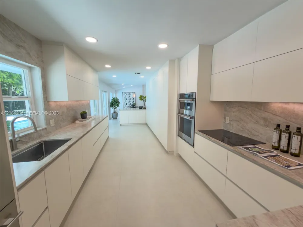 7895 SW 76th Ter Miami, FL 33143