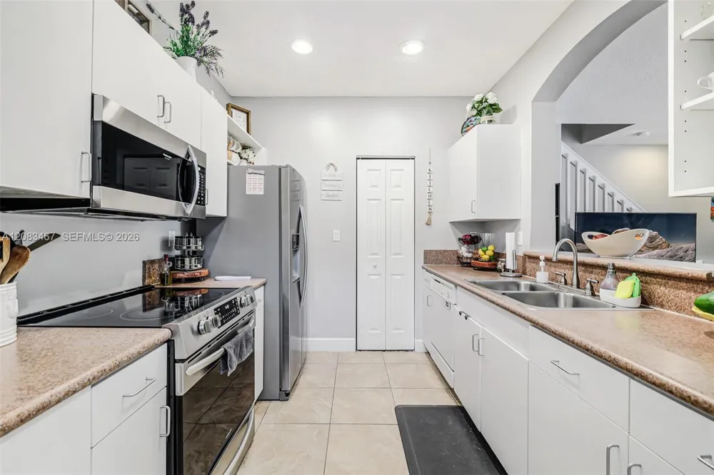 2260 NE 42nd Cir Homestead, FL 33033