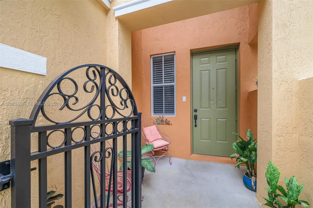 2260 NE 42nd Cir Homestead, FL 33033