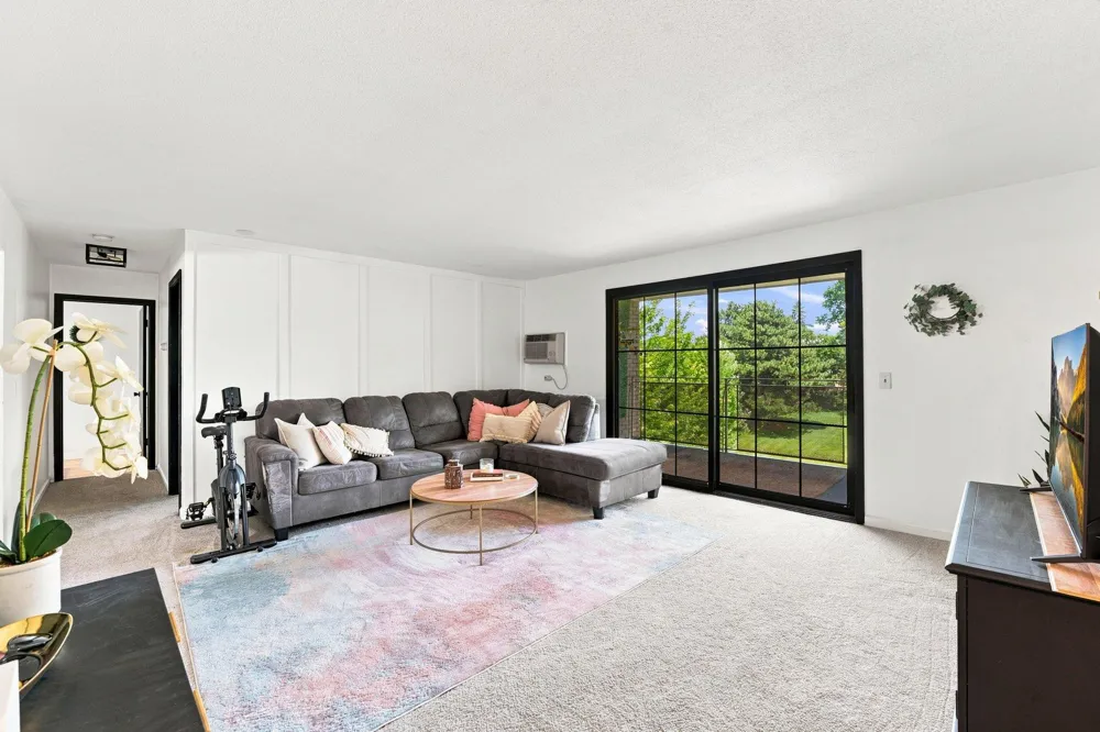 4370 Brookside Court #302 Edina, MN 55436