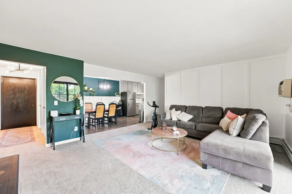 4370 Brookside Court #302 Edina, MN 55436